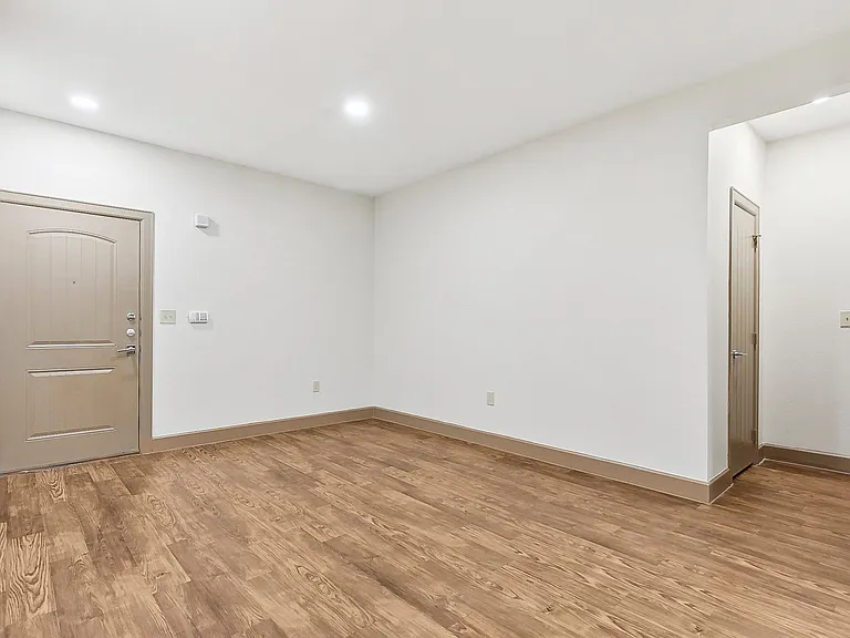 Lakeline East Apartments — Photo 86