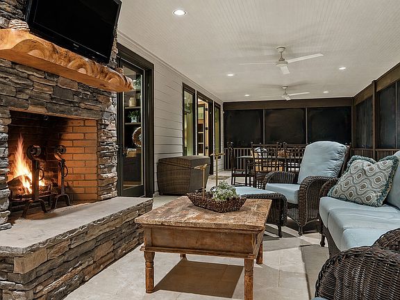 21st image of 415 Summer Breeze Dr