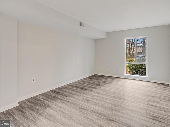 4th image of 3750 Persimmon Cir