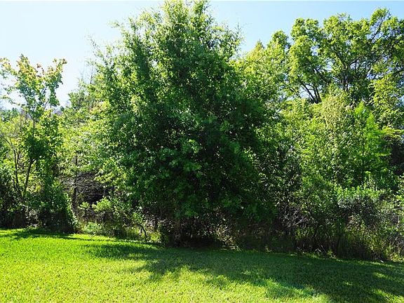 2nd image of 4450 Amberly Oaks Ct
