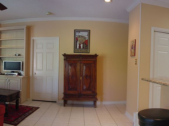 Kitchen & Den