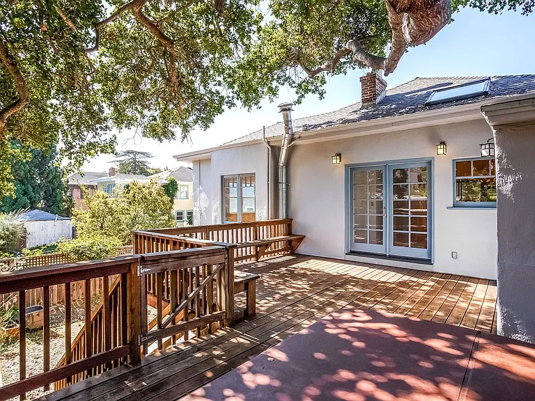 6458 Colby St — Photo 36
