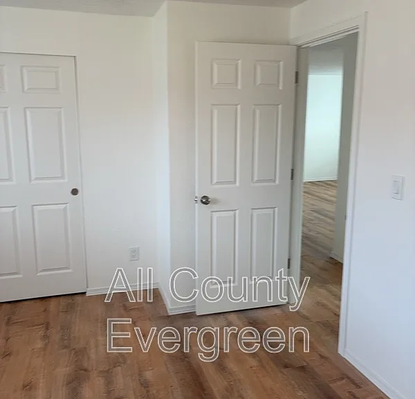 216 Chicago Blvd S #C — Photo 4