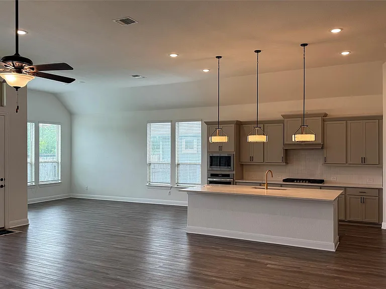 352 Olympic Park Dr — Photo 10