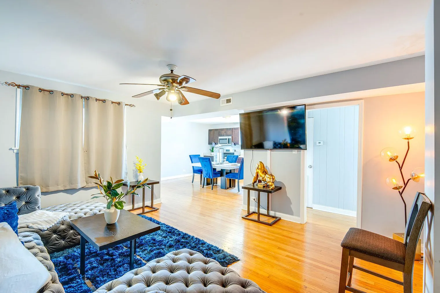 2 bed, 1.0 bath, 1399 sqft, $3,612 — Photo 2