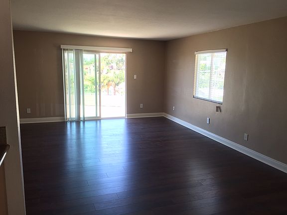 3rd image of 854 Winston Dr