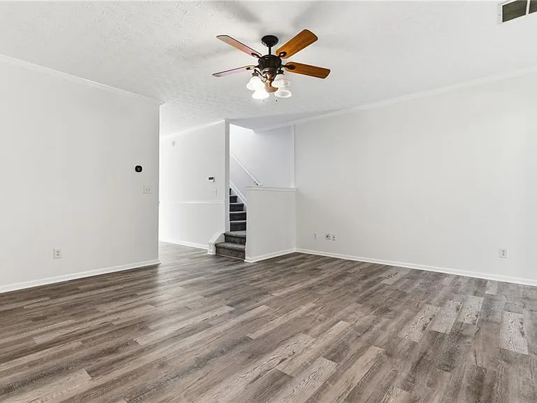 2913 Greyhawk Ln — Photo 14