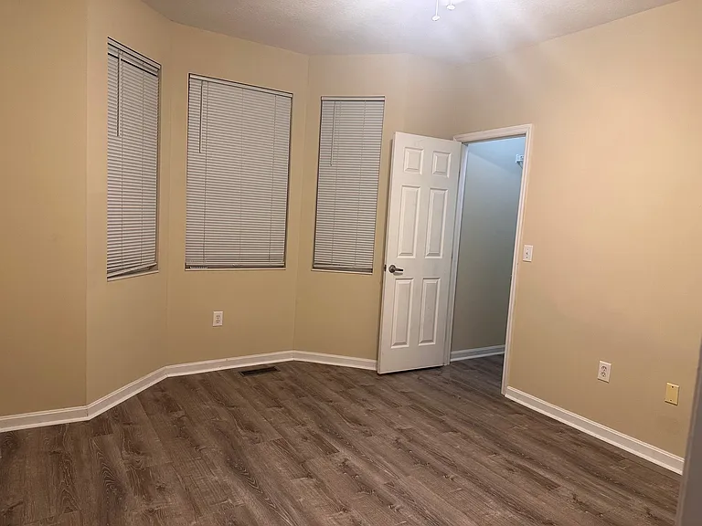 7545 Mansion Cir #F — Photo 33