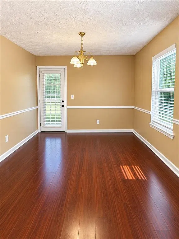 3 bed, 2.0 bath, 1300 sqft, $1,900 — Photo 2