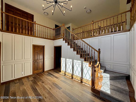 5th image of 449 Country Club Ln