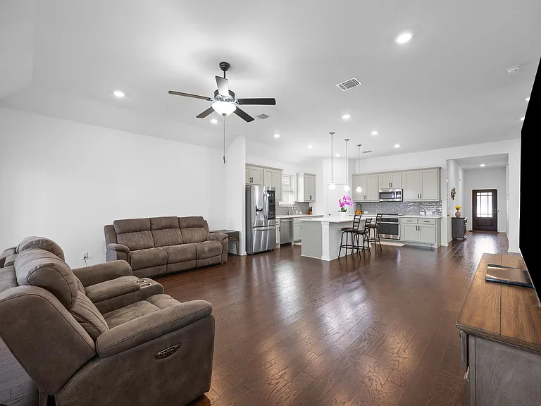 303 Eagle Ford Dr — Photo 8
