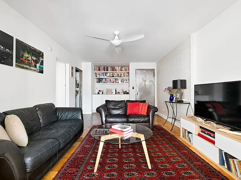 430 W 34th St #14H — Photo 2