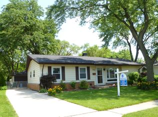 549 Oak St, Elk Grove Village, IL 60007