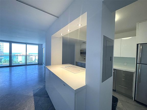 3rd image of 100 Bayview Dr #11A
