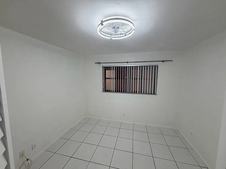 2977 Riverside Dr — Photo 20