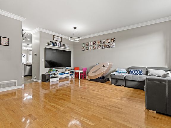 3rd image of 33751 7th Ave #106