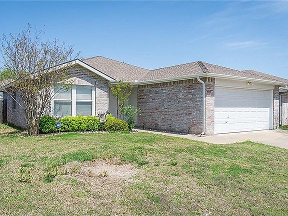 2nd image of 2608 Lookout Dr