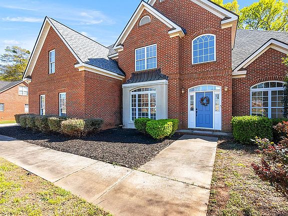 3rd image of 323 Audrey Way