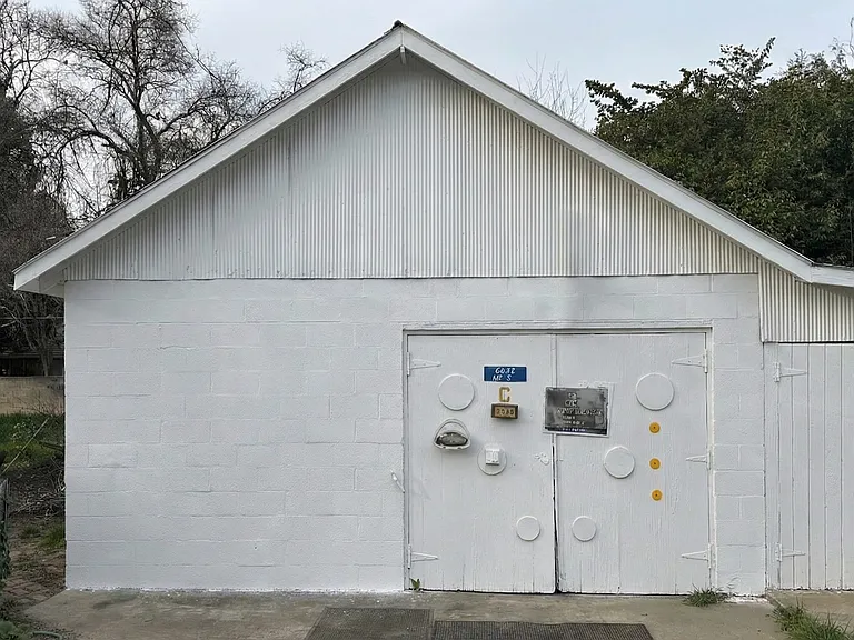 2432 Jensen Ave — Photo 10