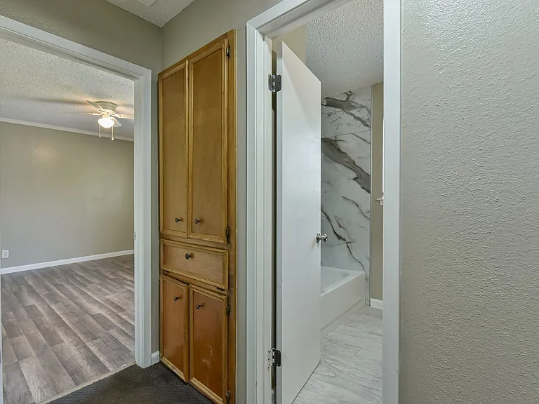 1141 Royal Crest Dr — Photo 22
