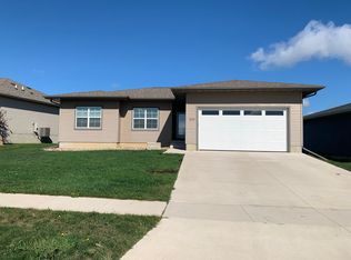 1309 Ashworth Dr, Cedar Falls, IA 50613
