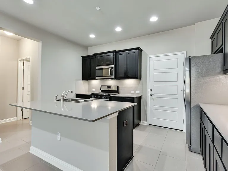 13800 Lyndhurst St #274 — Photo 3
