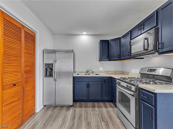 3rd image of 736 Hogue Ave