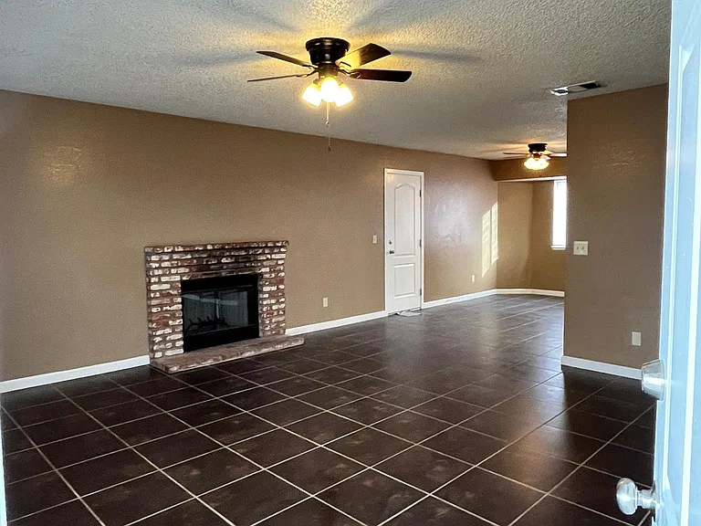 9120 Peach Ave — Photo 3