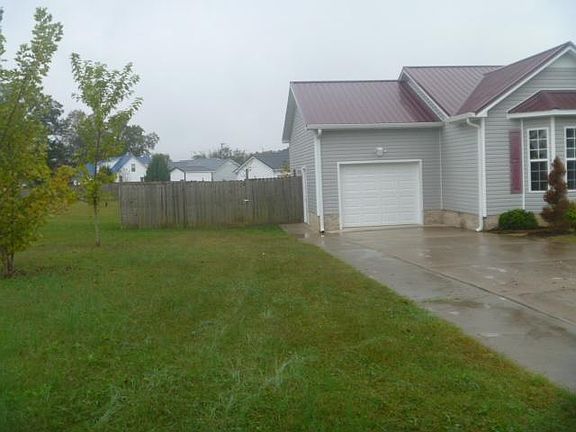 2nd image of 102 Twin Oak Dr