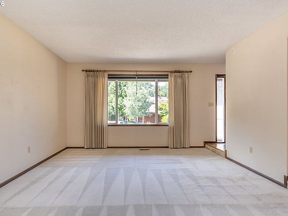 4th image of 209 N River Dr