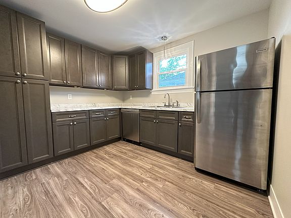 2nd image of 138 Parkwood Ave Floor 2