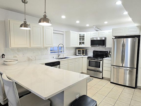 3rd image of 90 Teller St