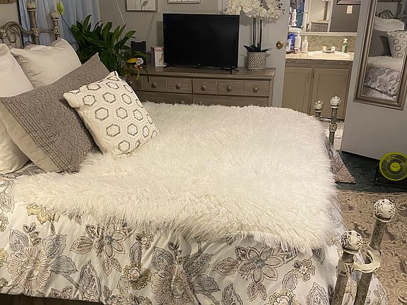 Master Bedroom (rental unfurnished)