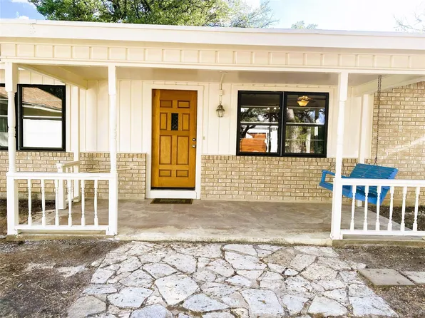 810 Woodland Hills Dr, Marble Falls, TX 78654