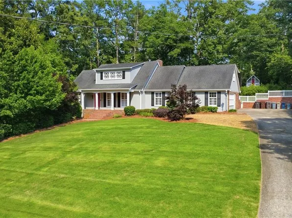 2 Walnut Dr, Cartersville, GA 30120