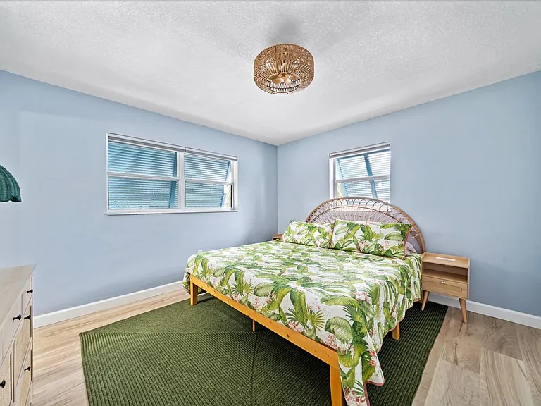 120 Flamingo Dr #1 — Photo 21
