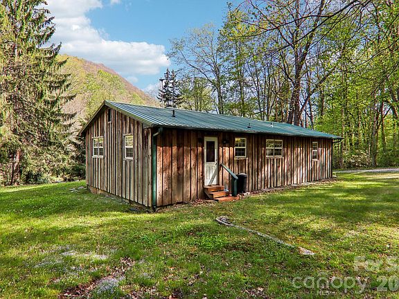 2nd image of 28 Mull Cove Rd