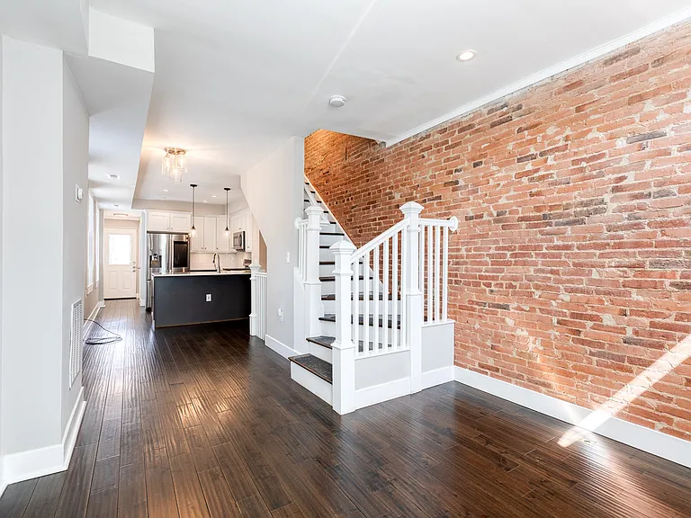 734 S Robinson St — Photo 4