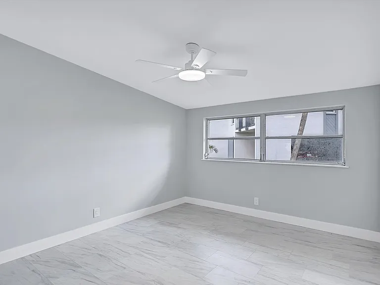 325 Capri Blvd #2 — Photo 13