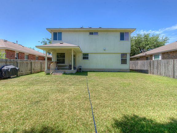 3rd image of 3719 Castle Rock Dr