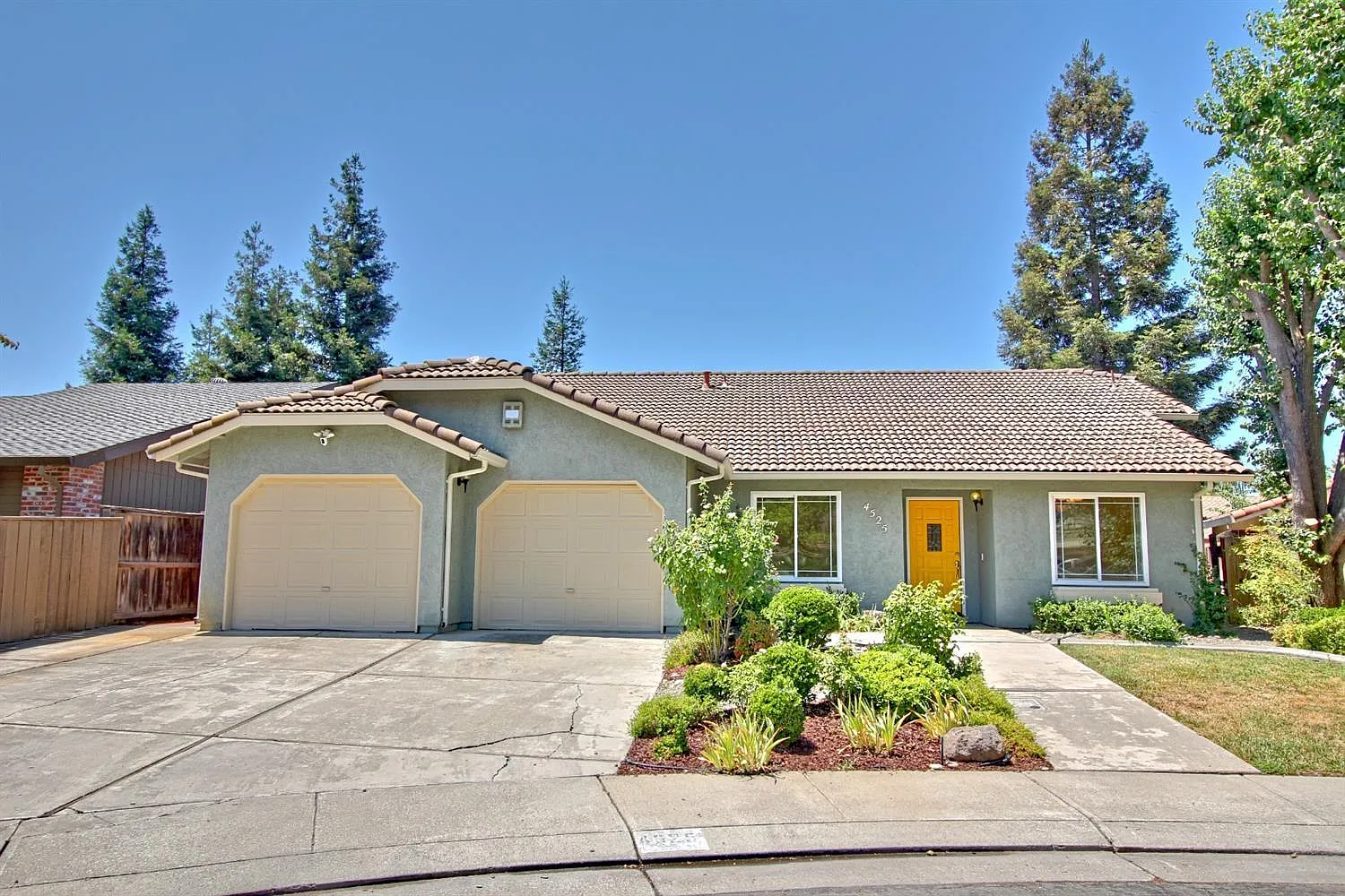 4 bed, 2072 sqft, $3,000 — Photo 1