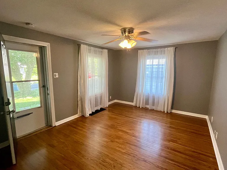 220 S Chestnut St — Photo 4