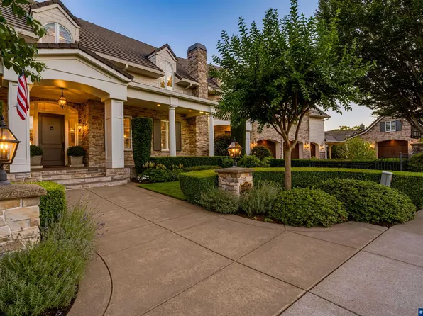 2628 Edgewater Dr, Eugene, OR 97401