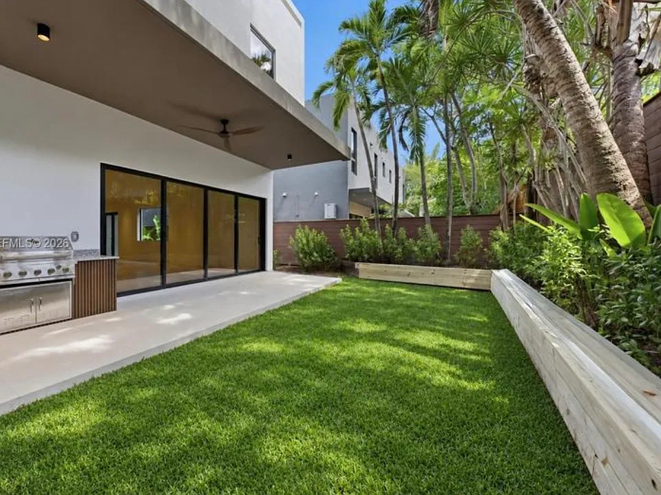 2970 W Trade Ave