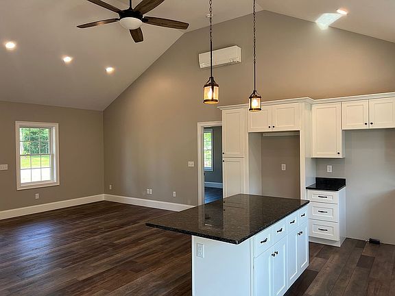 5th image of 46 Donovan Dr