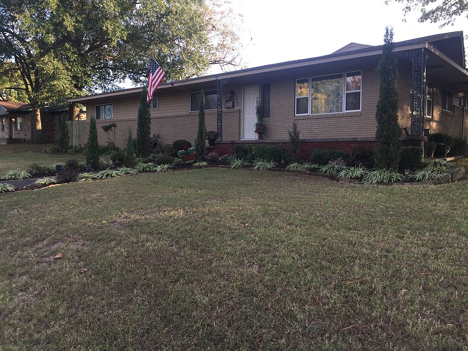 1st image of 300 E Osage Ave