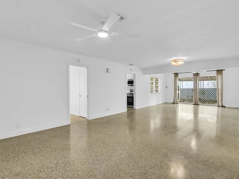 702 Sunset Dr — Photo 3