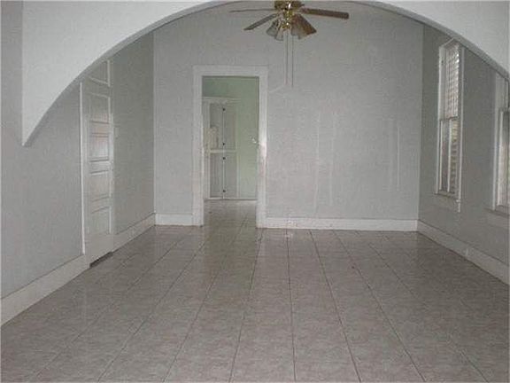 3rd image of 3823 Avenue O