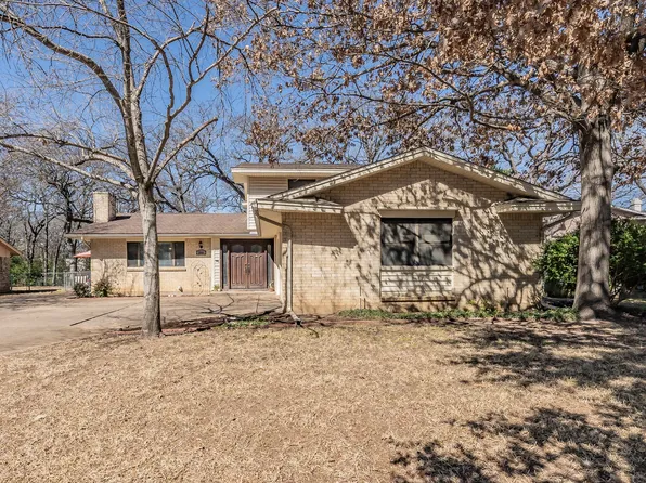 2601 Greenwood Ln, Arlington, TX 76013