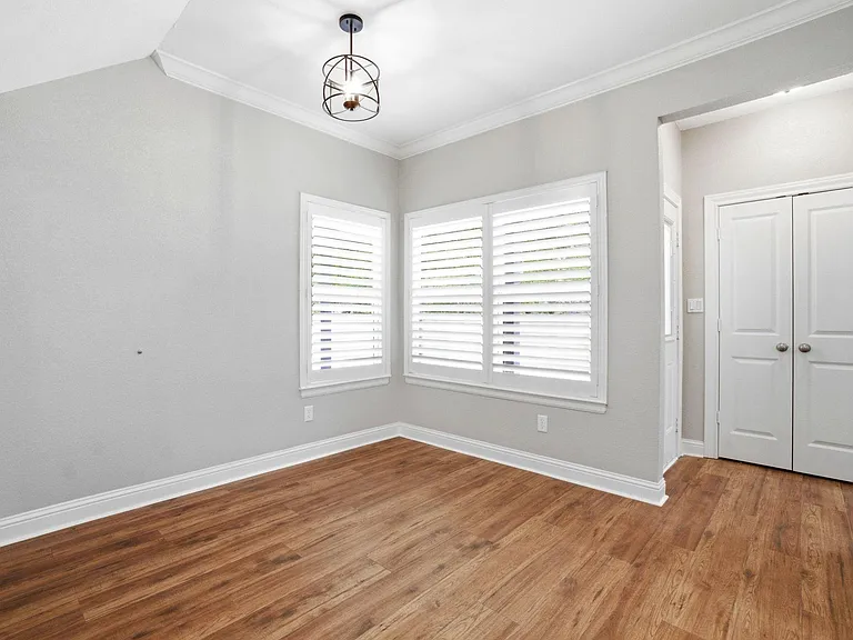 502 Louisa St — Photo 17